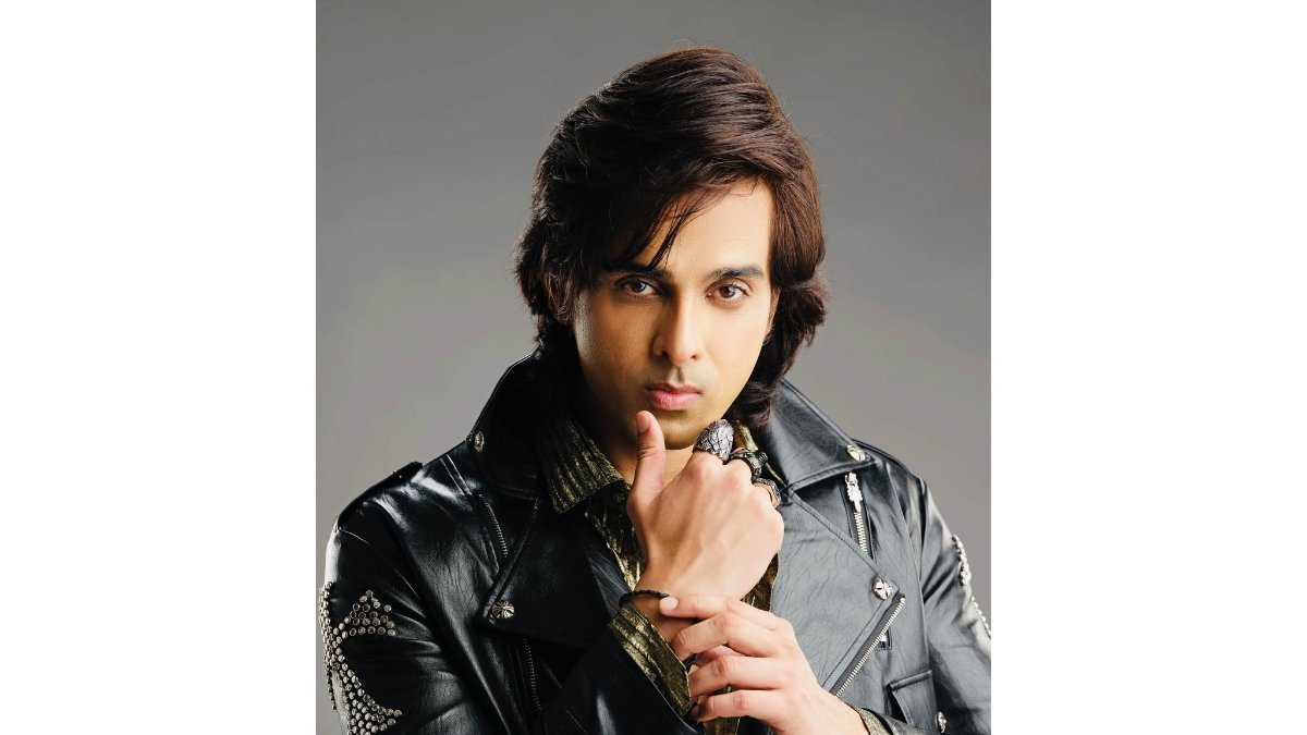 Popstar Season Is Here: Kabbir Khan Shines Bright in “Sheeshe De Glass”